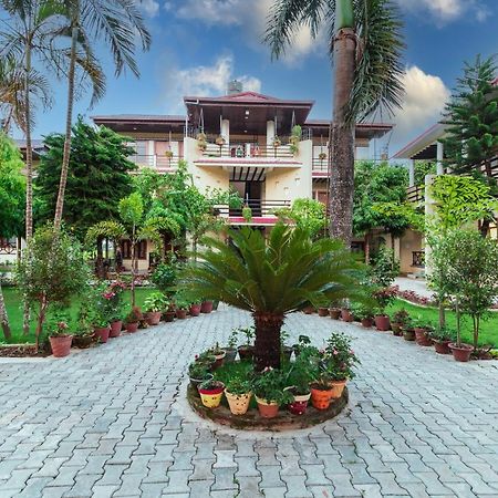 Royal Tiger Luxury Resort 4 Star Sauraha Exterior foto