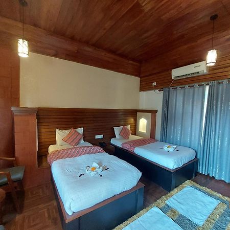 Royal Tiger Luxury Resort 4 Star Sauraha Exterior foto