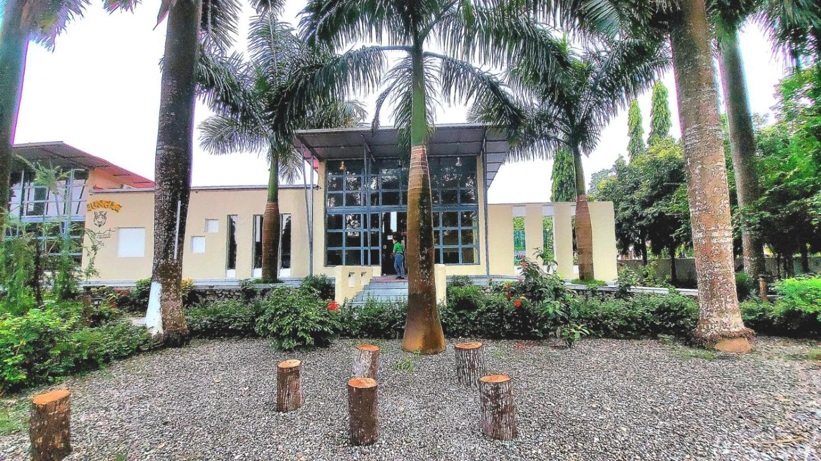 Royal Tiger Luxury Resort 4 Star Sauraha Exterior foto